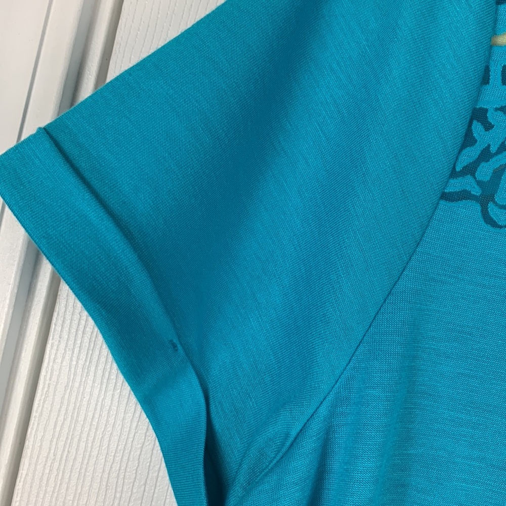 C. Wonder bright teal colored short sleeved top size medium. - Picture 3 of 8